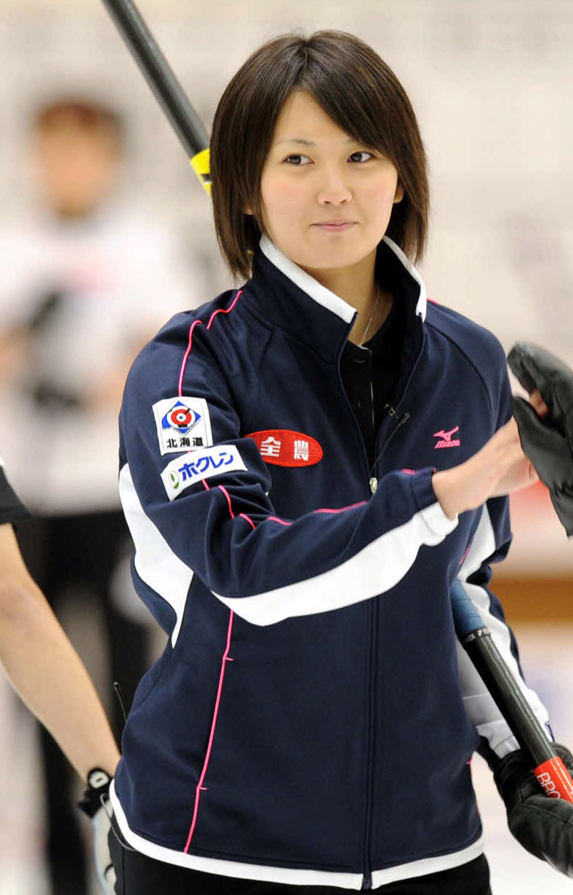 バンクーバー五輪カーリング日本代表決定戦・2日目　チーム長野対常呂高　最終エンドに同点に追いつくショットを放ち笑顔を見せる吉村紗也香（2009年11月撮影）