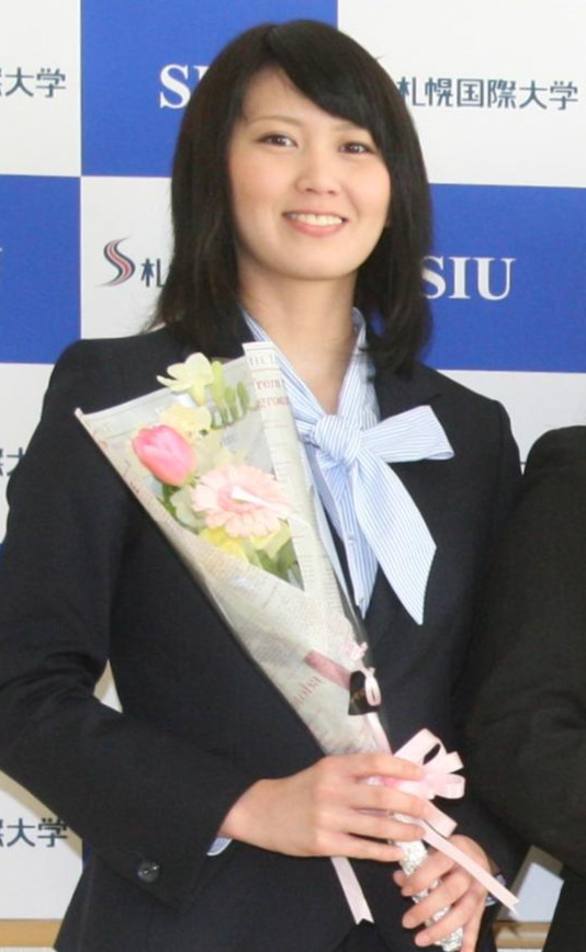 卒業式前に行われた会見後に笑顔を見せる札幌国際大の吉村紗也香（2014年3月撮影）