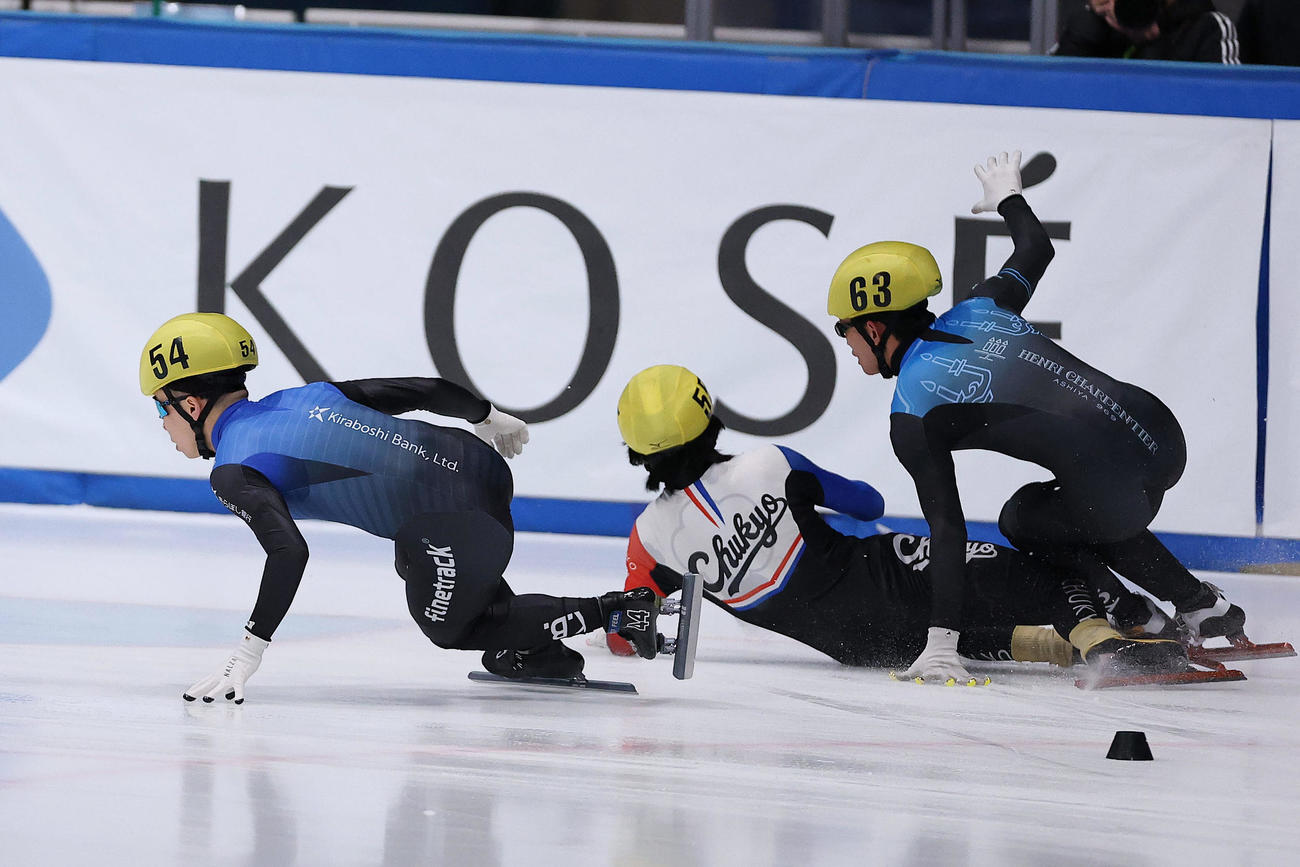 男子1500メートル決勝でペナルティが発生し、再レースとなる（撮影・前田充）
