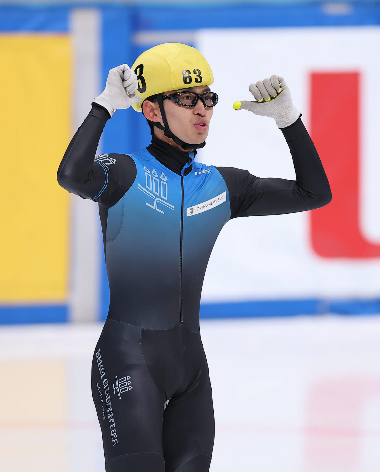 男子1500メートルで優勝しガッツポーズする松林（撮影・前田充）