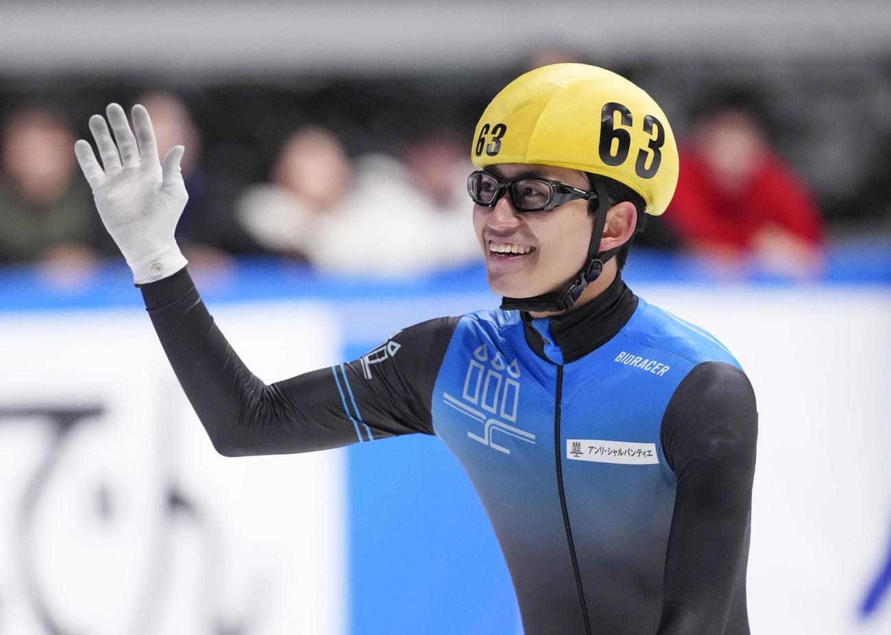 男子1500ｍで優勝し、喜ぶ松林佑倭（共同）