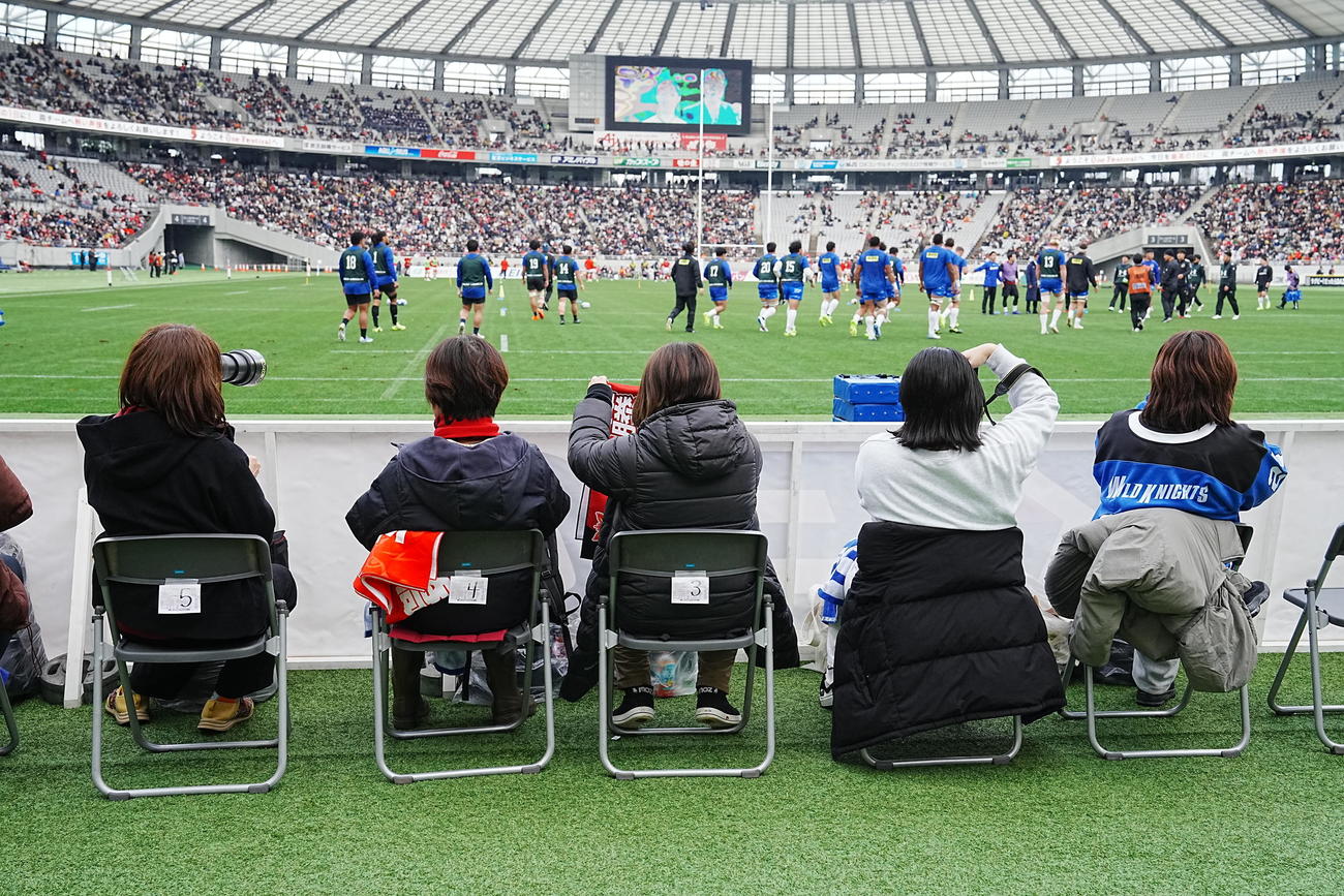 BL東京対埼玉　ゴールライン付近に設けられた特別席（撮影・小沢裕）