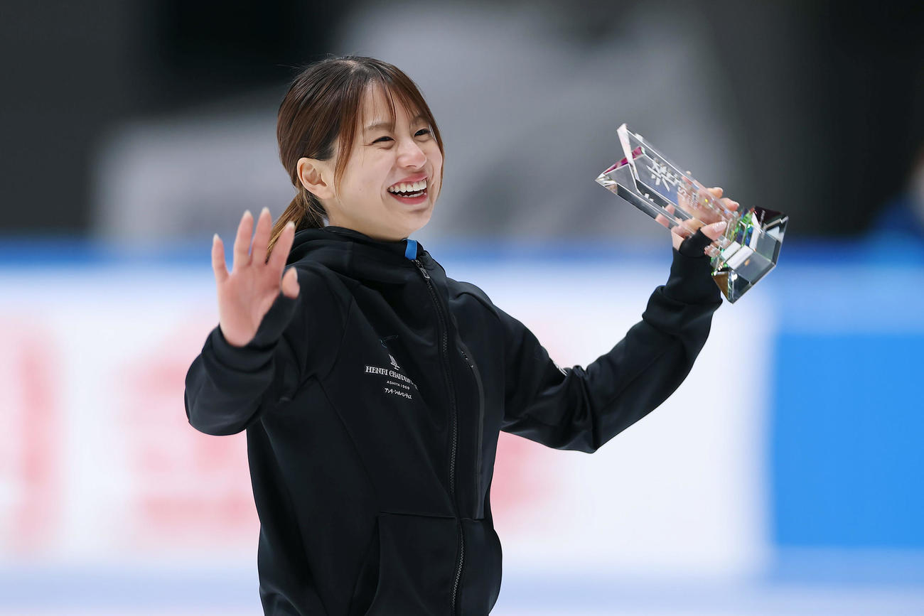 ショートトラック女子500、1000、1500メートルで3冠を達成した長森（撮影・前田充）
