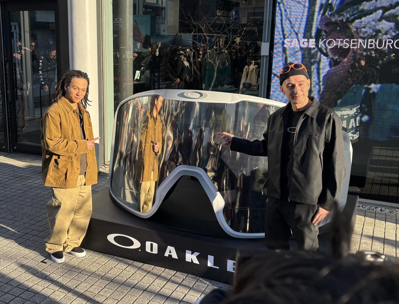 オークリーのイベントに出席する平野（左）（撮影・勝部晃多）