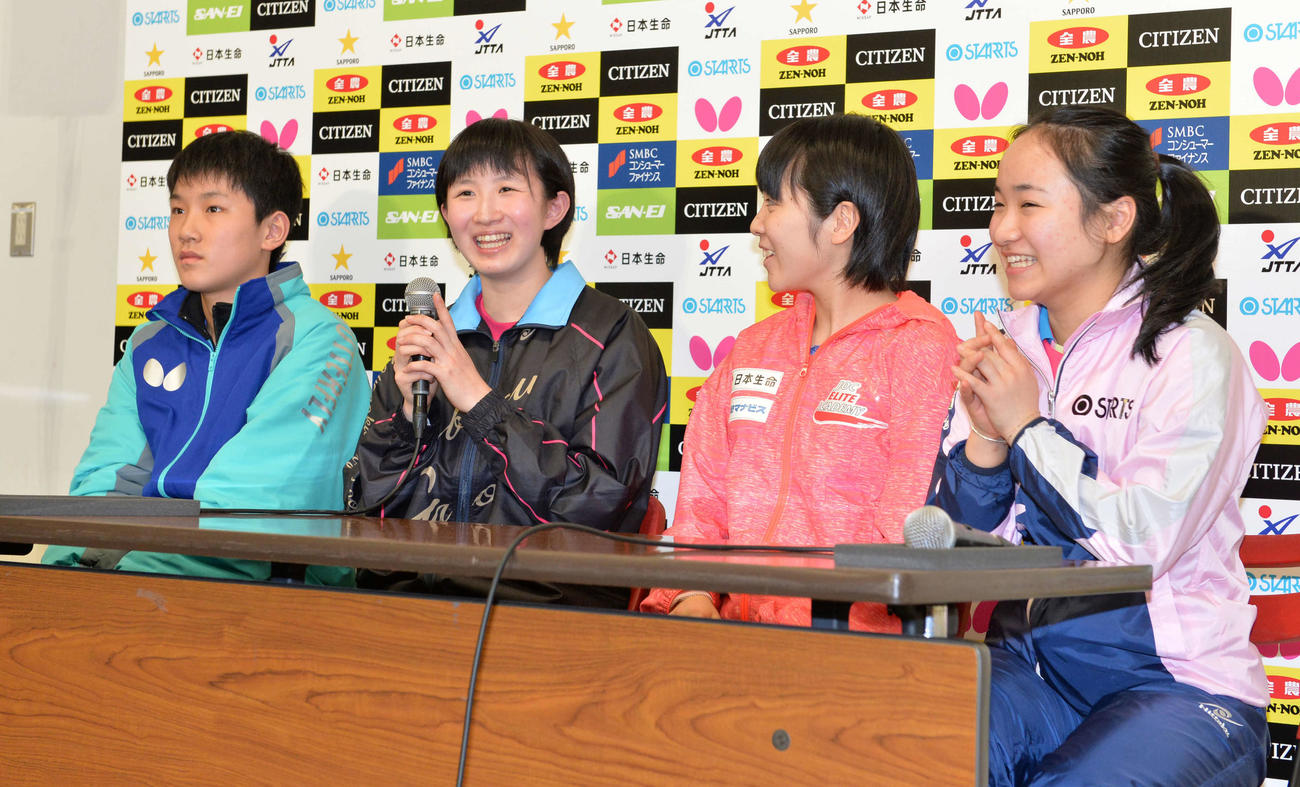 張本智和、早田ひな、平野美宇、伊藤美誠（2017年1月撮影）
