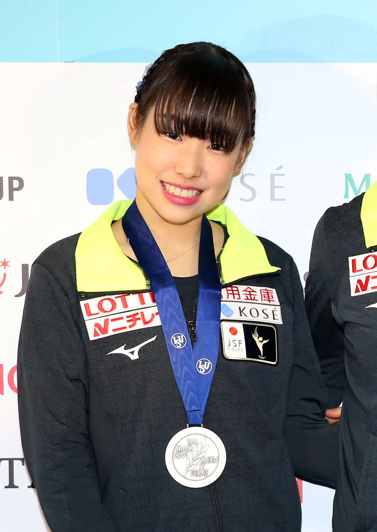 4大陸選手権で2位となりメダルを胸に笑顔（2018年1月26日撮影）