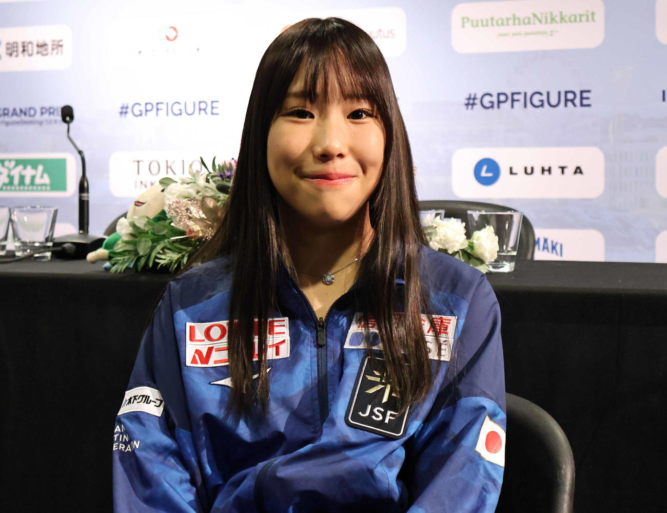 一夜明け取材に応じた三原舞依（撮影・竹本穂乃加）＝2024年11月17日、フィンランド・ヘルシンキ