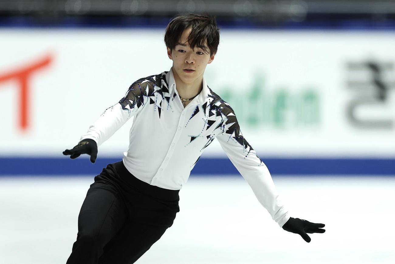 男子SPに向け調整する鍵山（撮影・前田充）