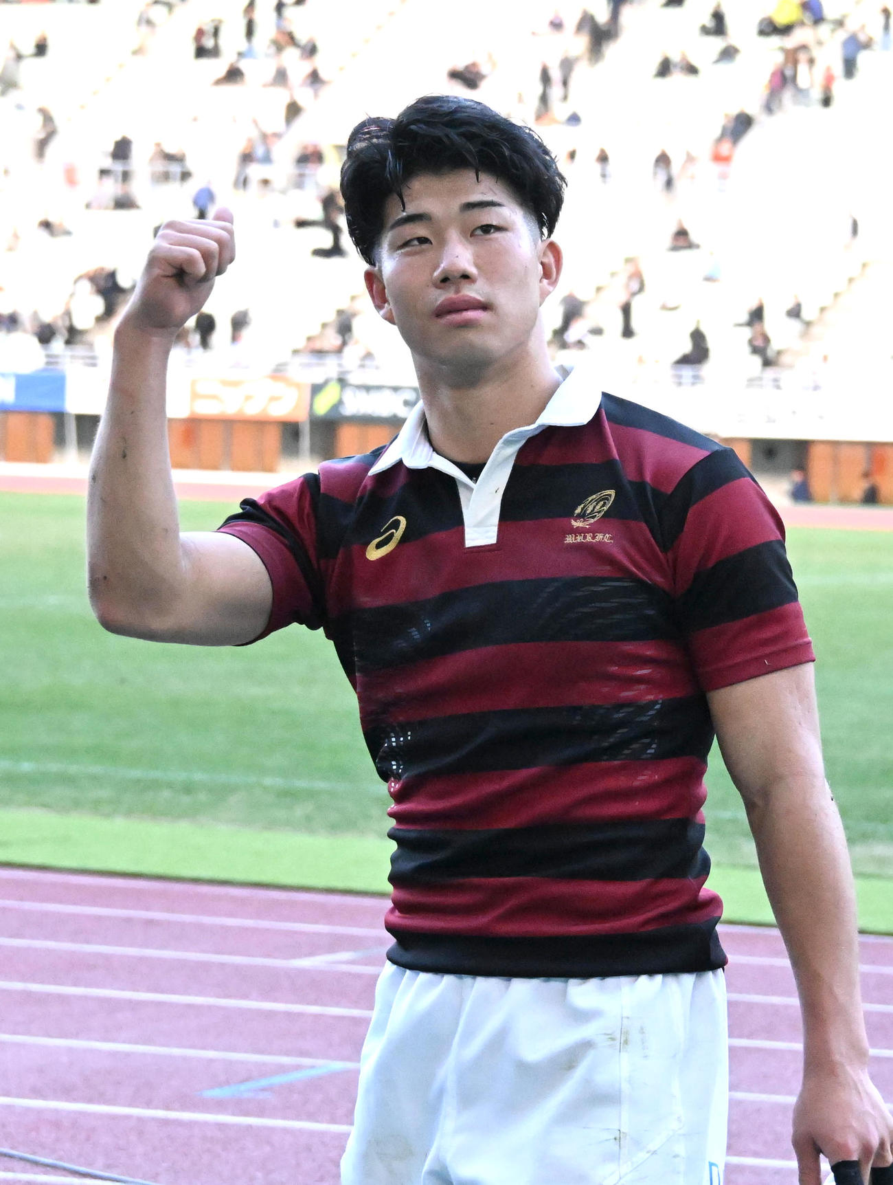 天理大対早大　天理大に勝利しガッツポーズをする早大の矢崎由高（撮影・石井愛子）