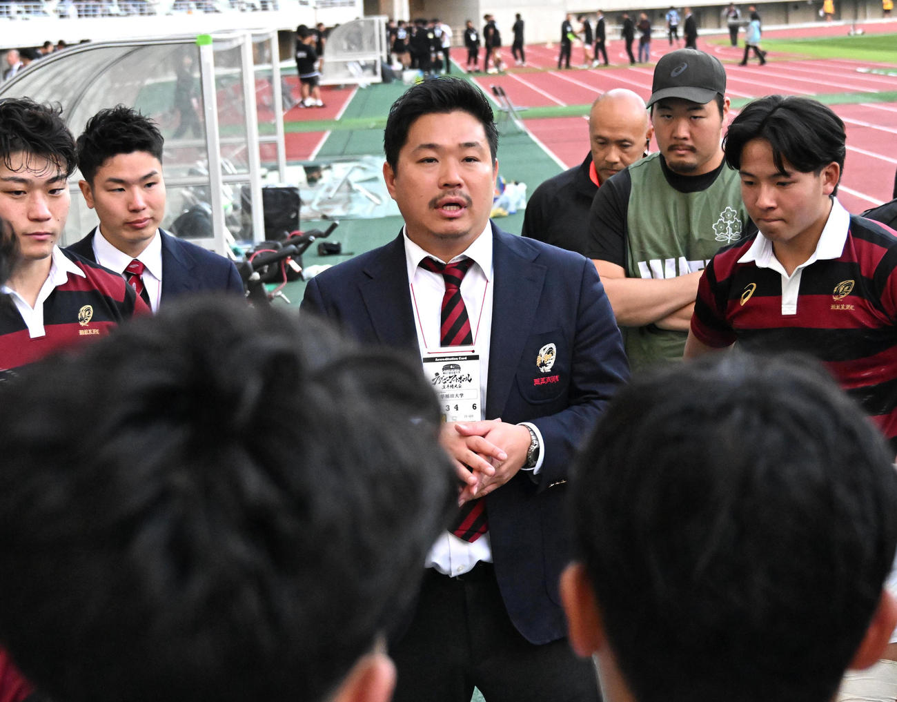 天理大対早大　試合終了後に選手らに声をかける早大の大田尾竜彦監督（撮影・石井愛子）