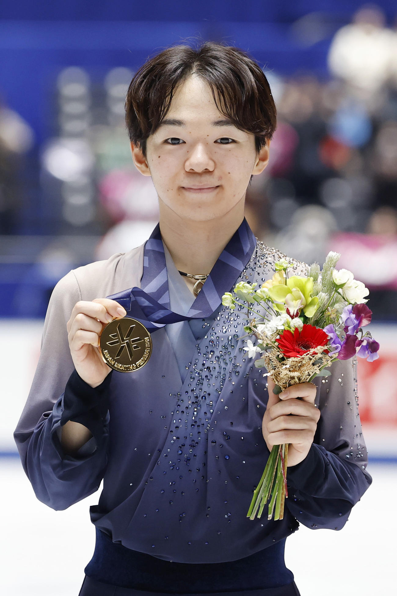 フィギュアスケートの全日本選手権で2年連続2度目の優勝を果たし、ミラノ・コルティナ冬季五輪代表に決まった鍵山優真＝20日、東京・国立代々木競技場（共同）