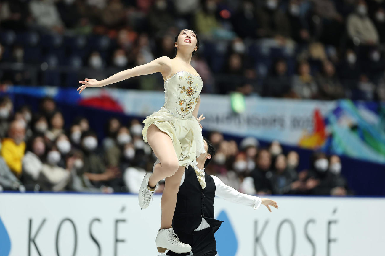 フリーダンスで演技する櫛田（右）、島田組（撮影・前田充）