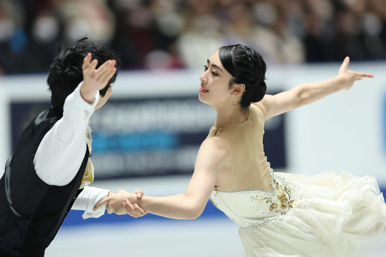 フリーダンスで演技する櫛田（右）、島田組（撮影・前田充）