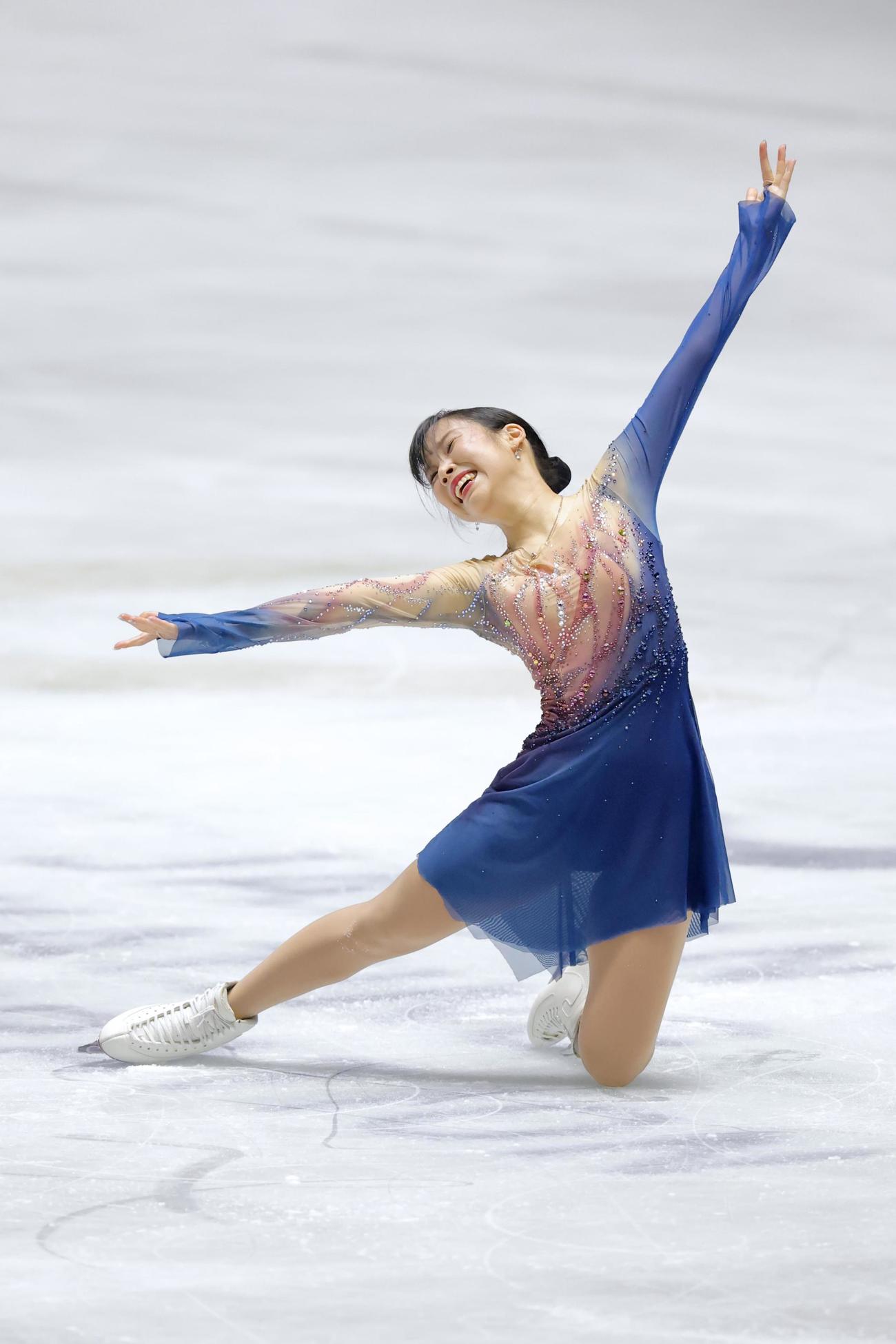 女子フリー　フィニッシュのポーズを決める三原舞依＝国立代々木競技場（共同）