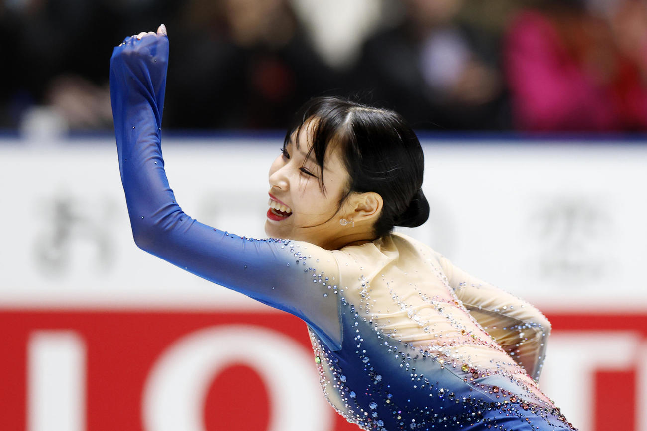 女子フリー　最後のジャンプを決めて笑顔の三原舞依＝国立代々木競技場（共同）