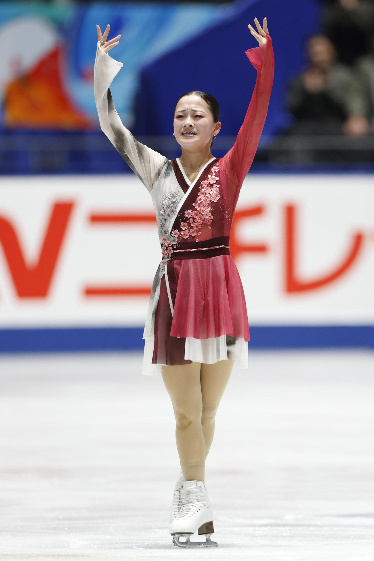 女子フリーの演技を終え、あいさつする渡辺倫果＝国立代々木競技場（共同）