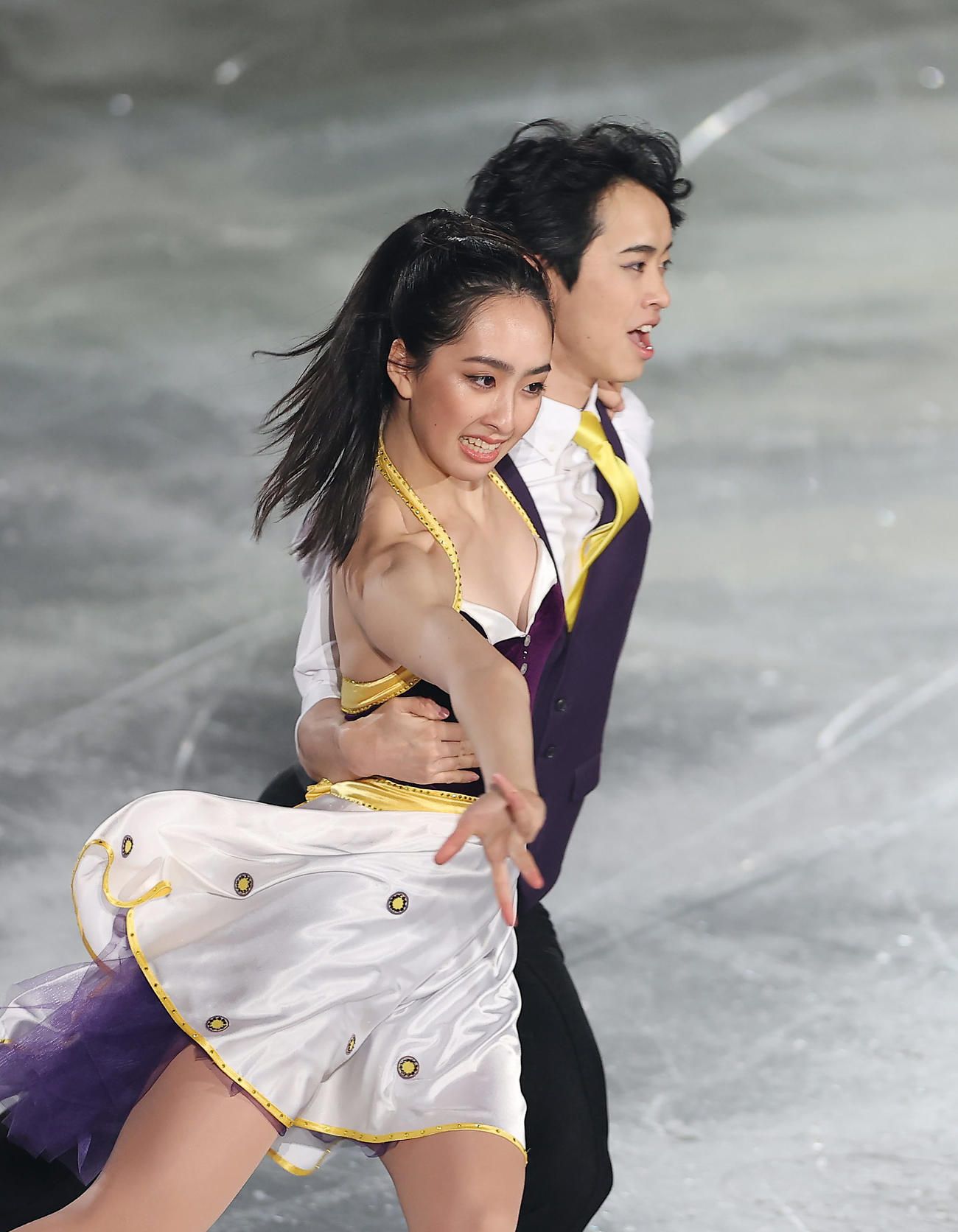 華麗な演技を披露する櫛田育良（手前）、島田高志郎組（撮影・前田充）
