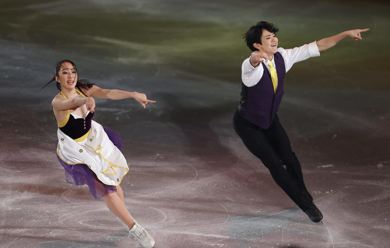 華麗な演技を披露する櫛田育良（左）、島田高志郎組（撮影・前田充）