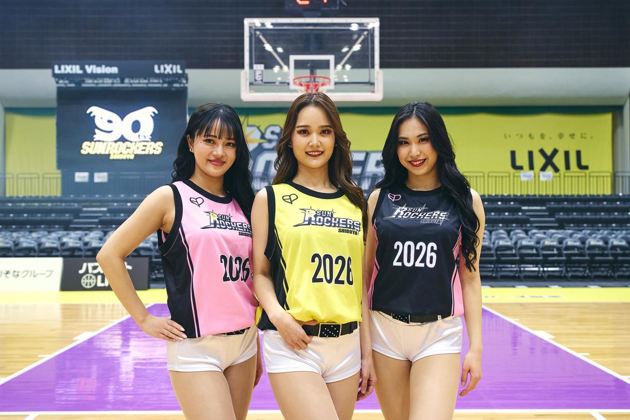 B1渋谷は、4人組ガールズグループ「BLACKPINK」とのコラボグッズ限定発売を発表した