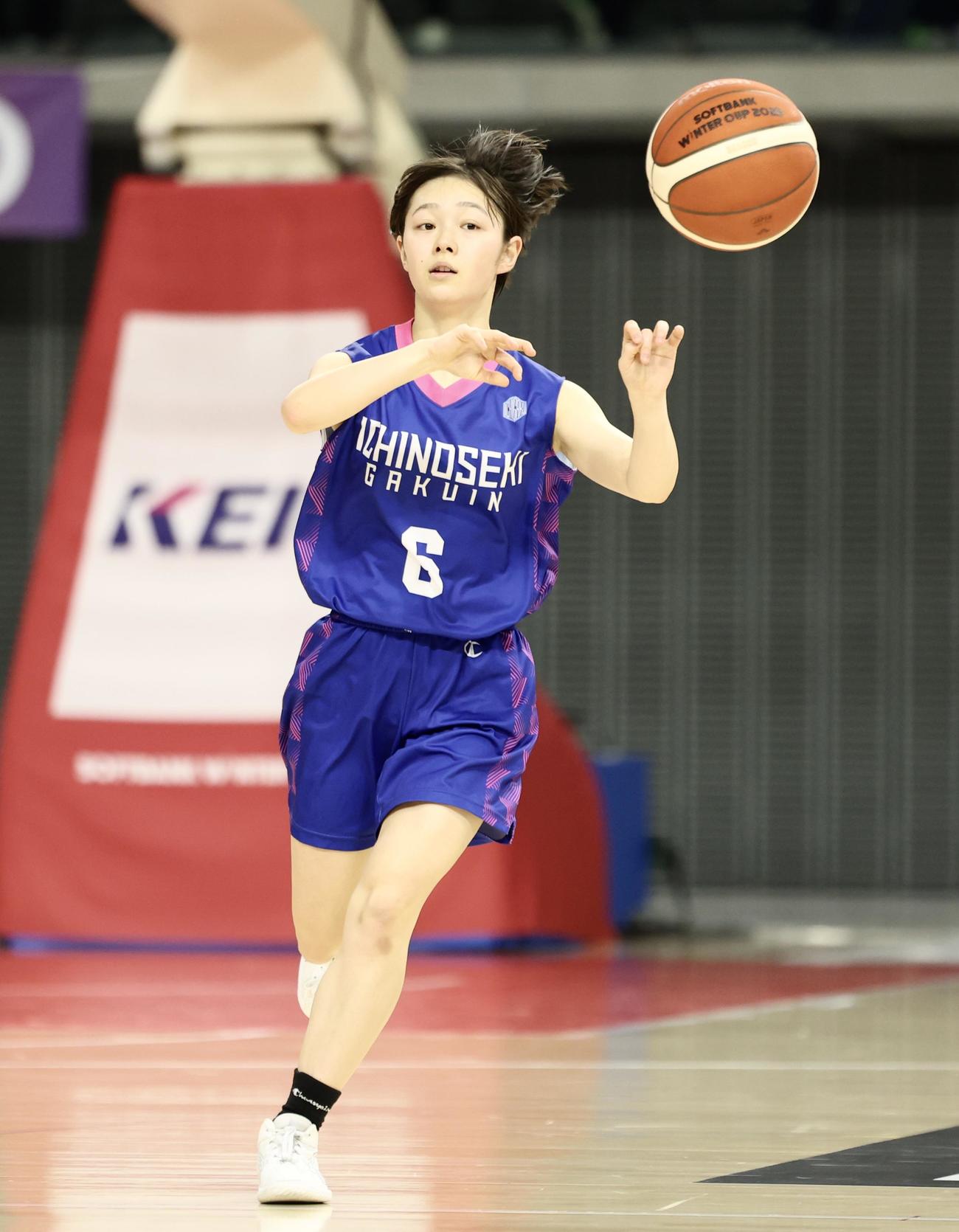 三田松聖対一関学院　第2Q、ボールを回す一関学院・伊東（撮影・河田真司）