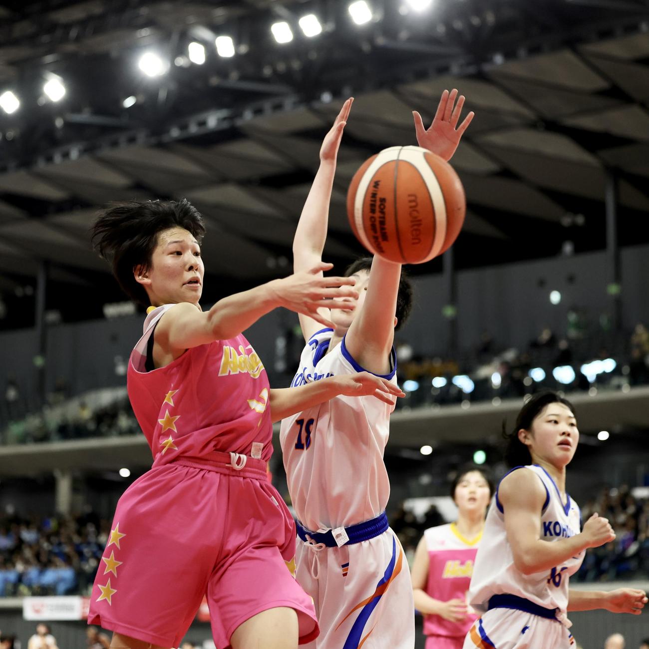 福井工大福井対北星学園　第2Q、ボールを回す北星学園女子・湯浅（撮影・河田真司）