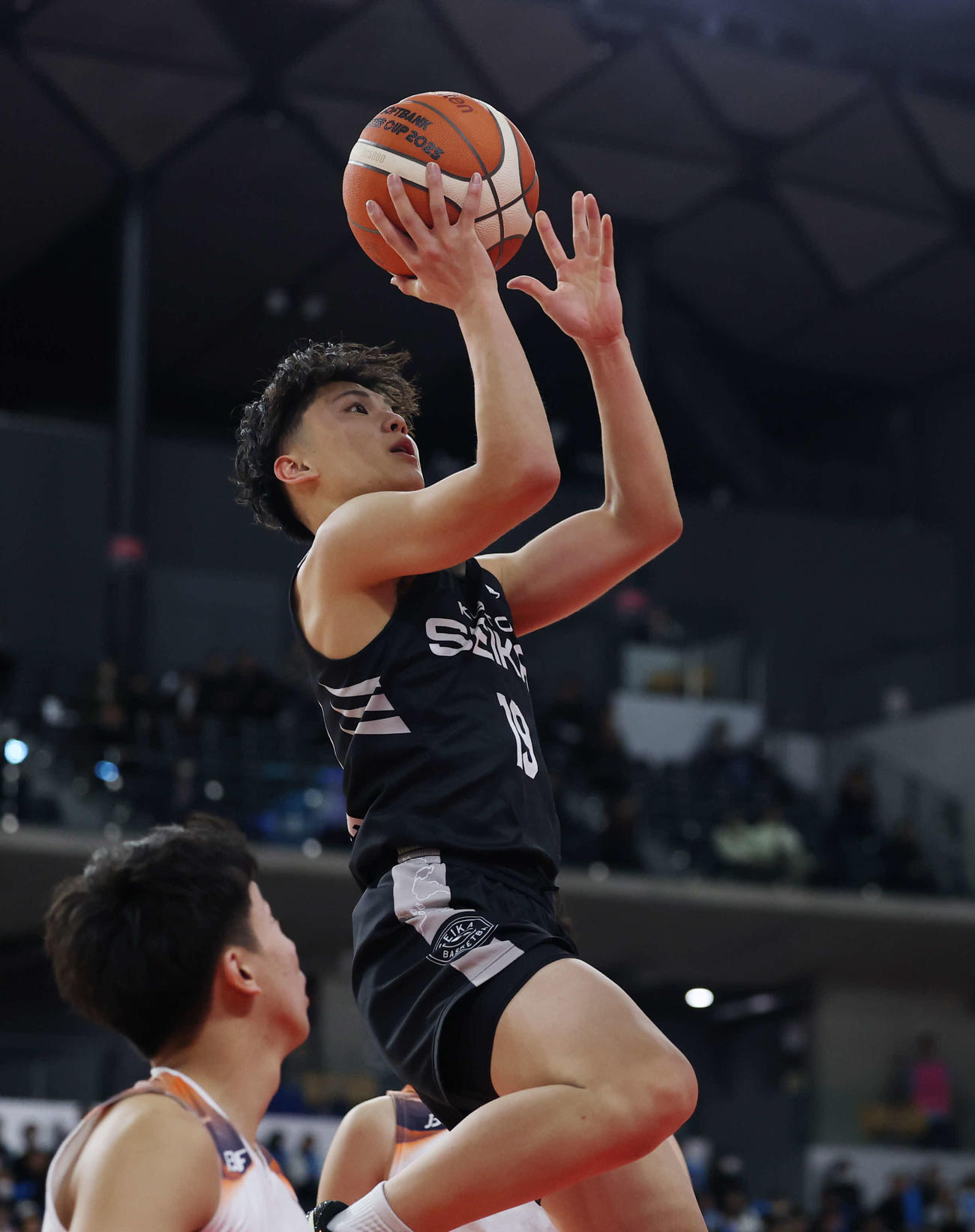 北海道栄対京都精華学園　2Q、シュートを放つ京都精華学園・竹村（撮影・増田悦実）