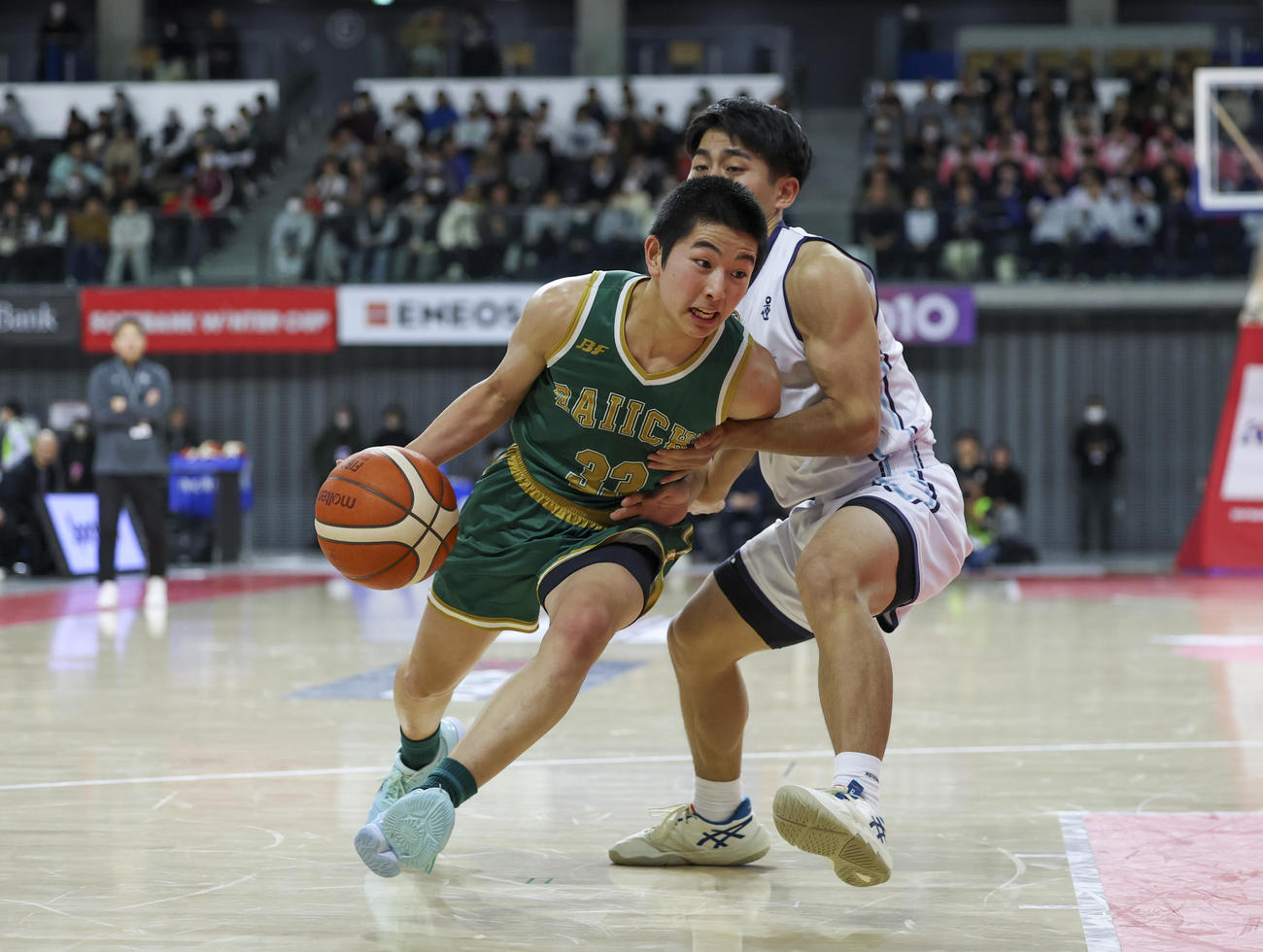 四日市メリノール学院対福岡第一　1Q、ドリブルで攻め込む福岡第一・宮本聡（撮影・増田悦実）
