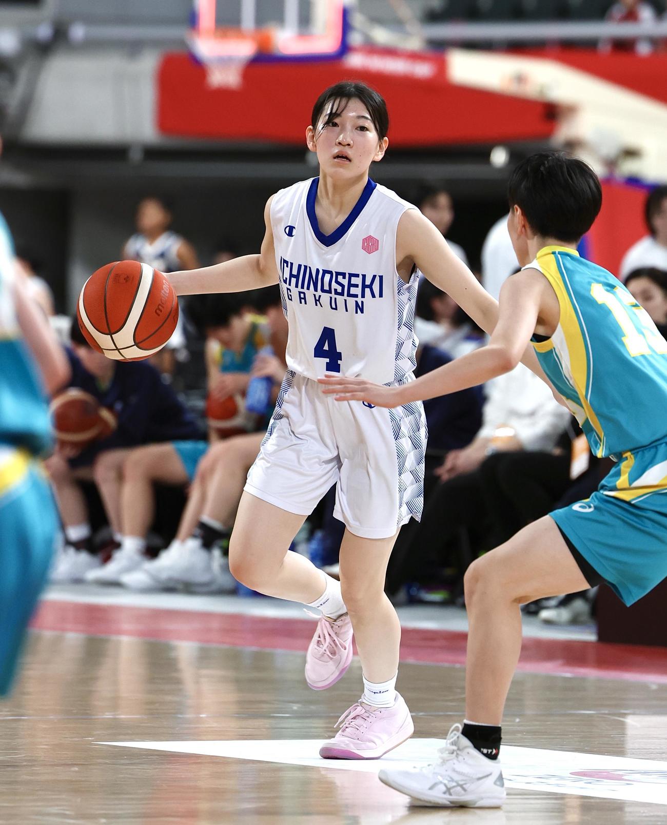 一関学院対札幌山の手　第2Q、ドリブルする一関学院・伊藤（撮影・宮地輝）
