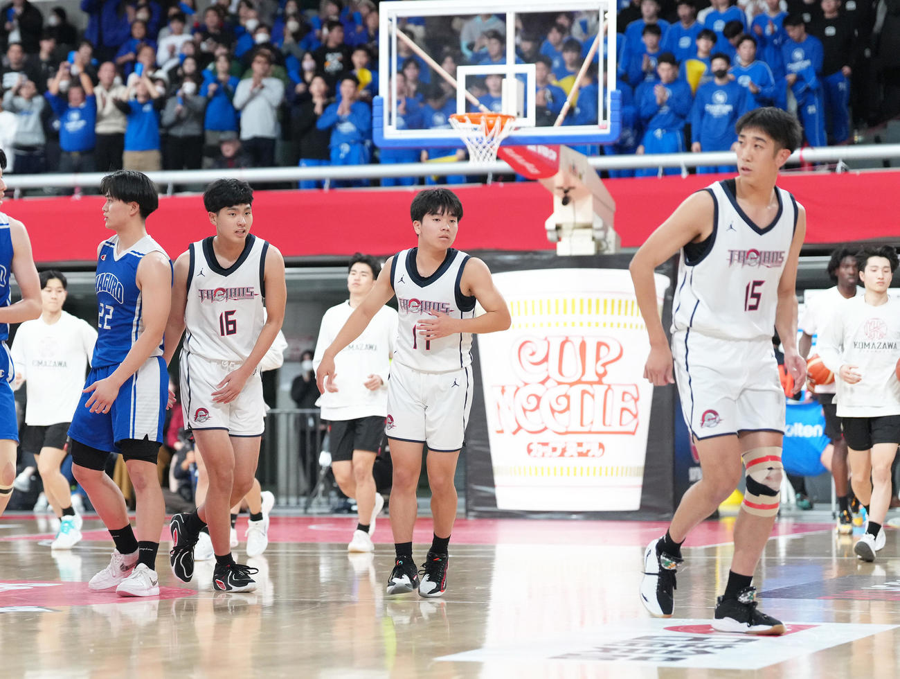 藤枝明誠対土浦日大　土浦日大に敗れ、引き揚げる藤枝明誠の選手たち（撮影・足立雅史）
