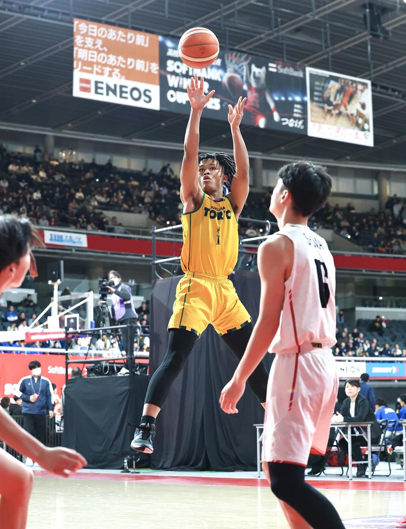 黒沢尻工対福島東稜　第1Q、2点シュートを決める福島東稜・斎藤（撮影・宮地輝）