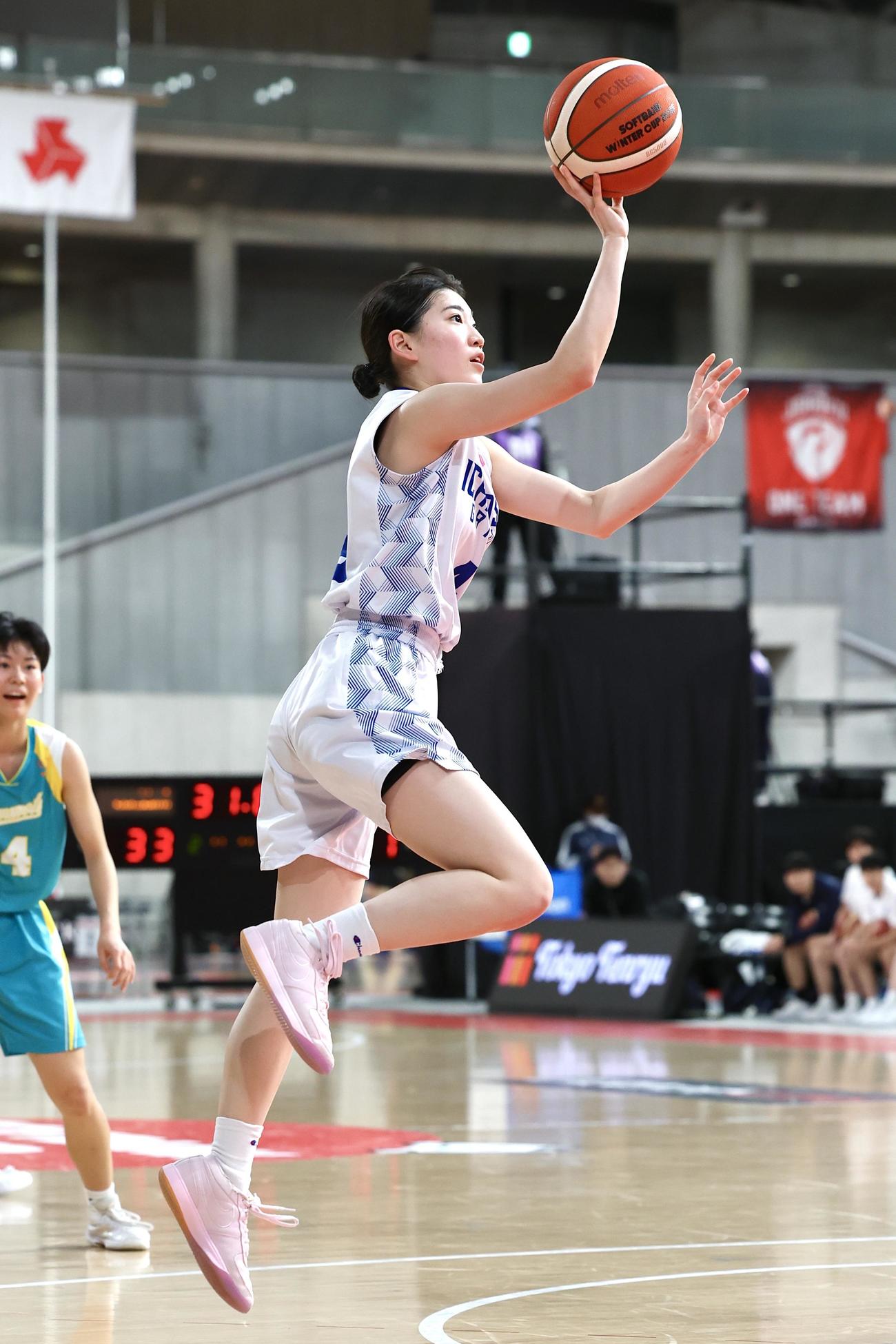 一関学院対札幌山の手　第2Q、2点シュートを決める一関学院・伊藤（撮影・宮地輝）