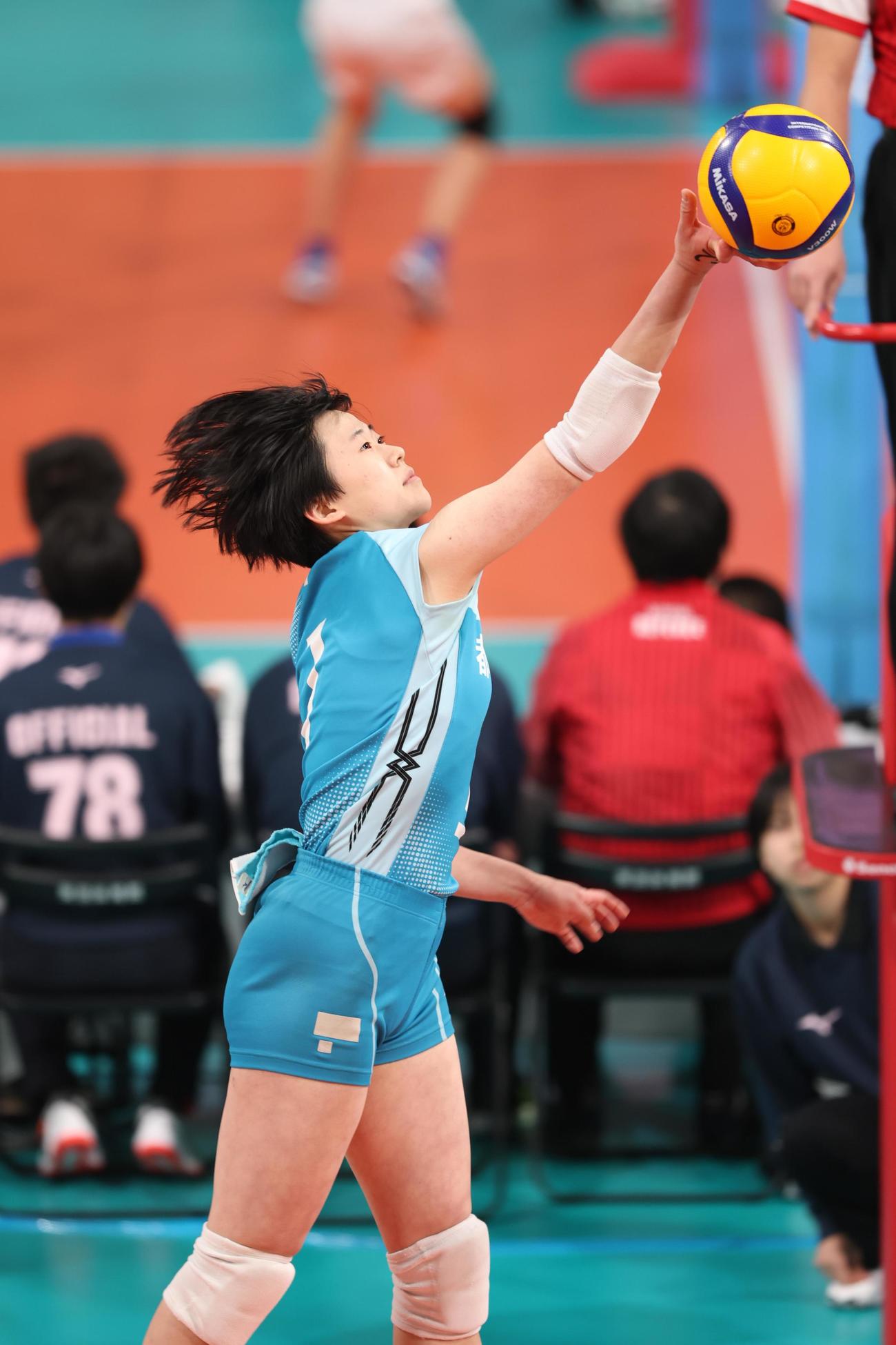 東九州龍谷対都市大塩尻　第1S、ボールを押し込む都市大塩尻・清水（撮影・河田真司）