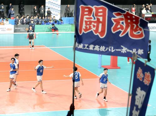 都城工対松本国際　第1S、ポイントする都城工（撮影・河田真司）
