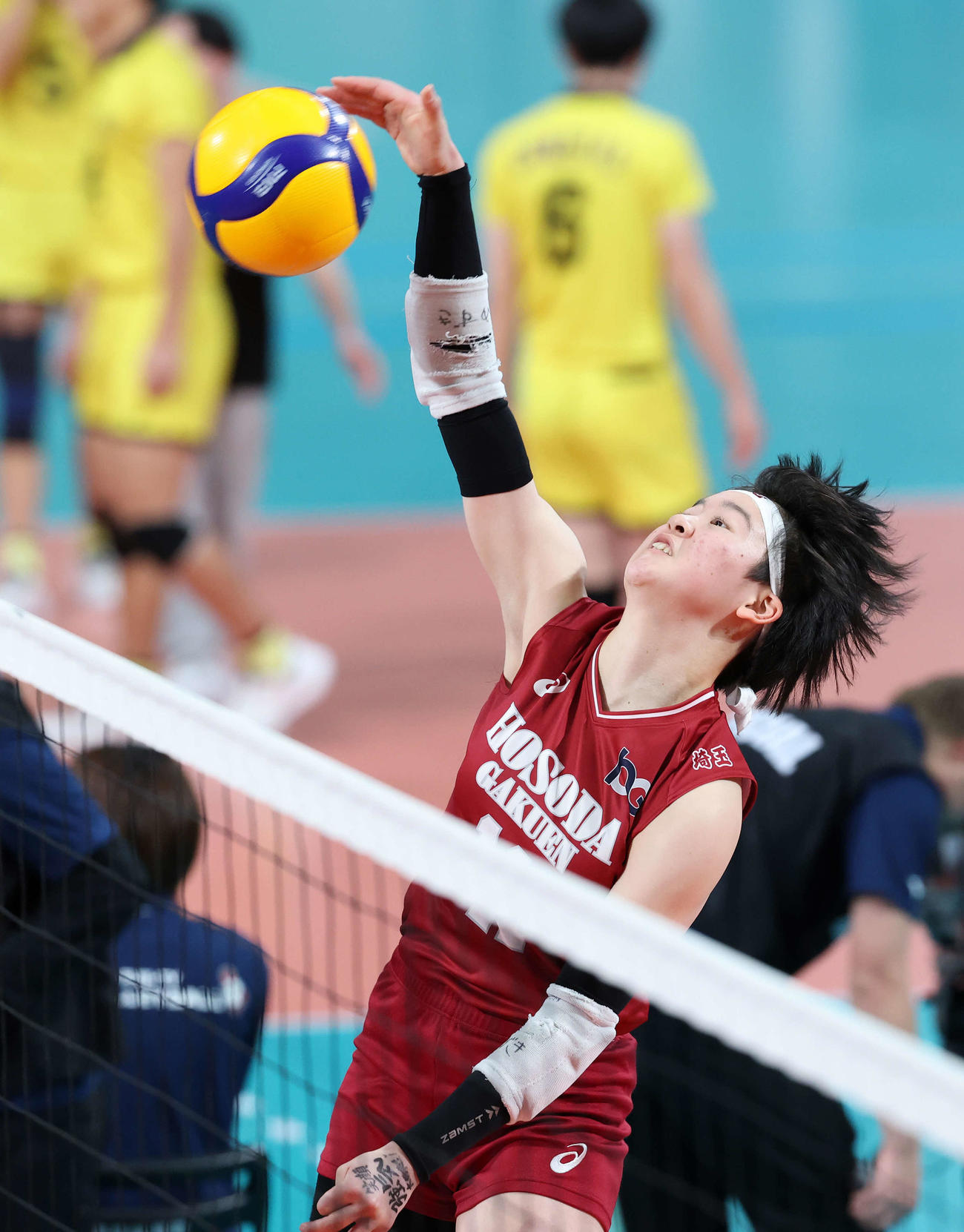 細田学園対就実　第1セット、スパイクを放つ細田学園・蓑田（撮影・鈴木正人）