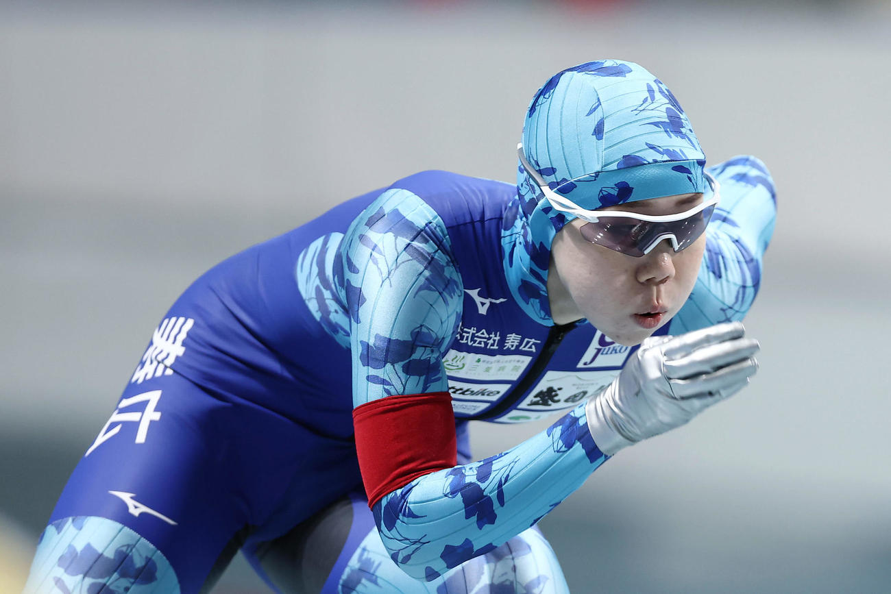 女子500メートルで滑走する吉田（撮影・前田充）