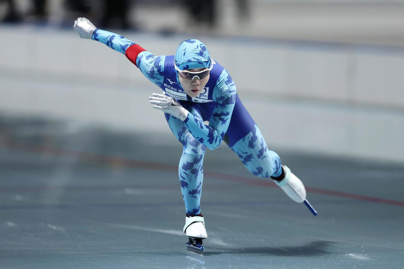 女子500メートルで滑走する吉田（撮影・前田充）