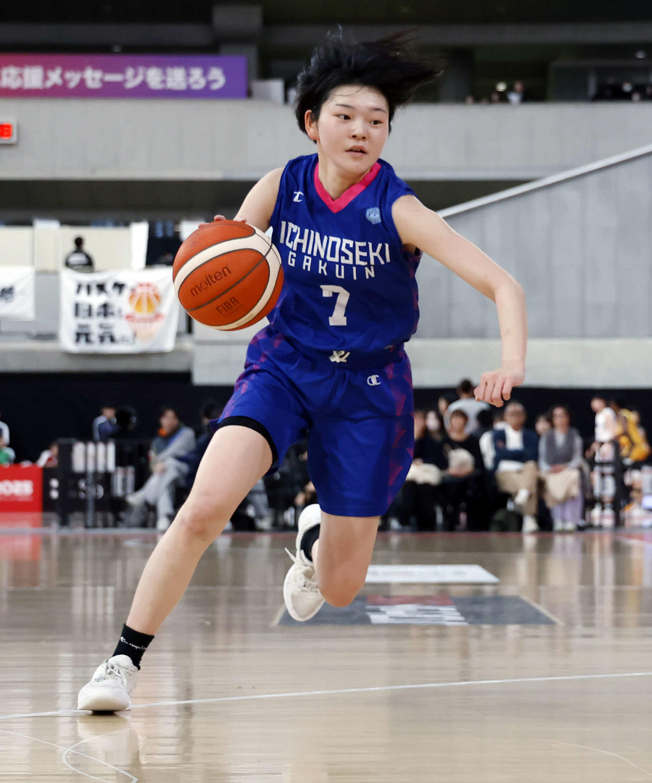 八雲学園対一関学院　第1Q、ドリブルで攻め込む一関学院・児玉（撮影・山本朝陽）
