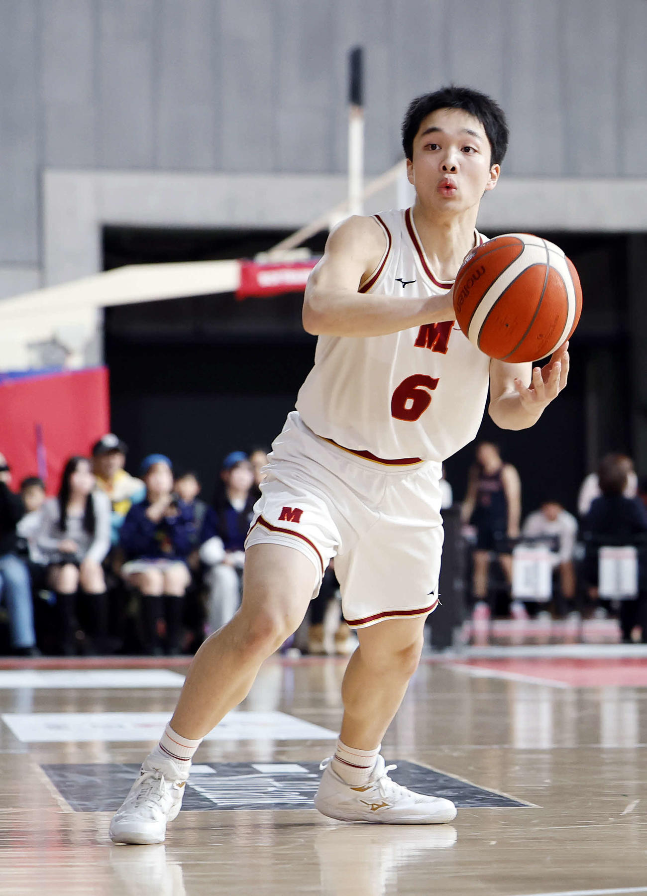 仙台大明成対帝京長岡　第1Q、パスを出す仙台大明成・新井（撮影・山本朝陽）