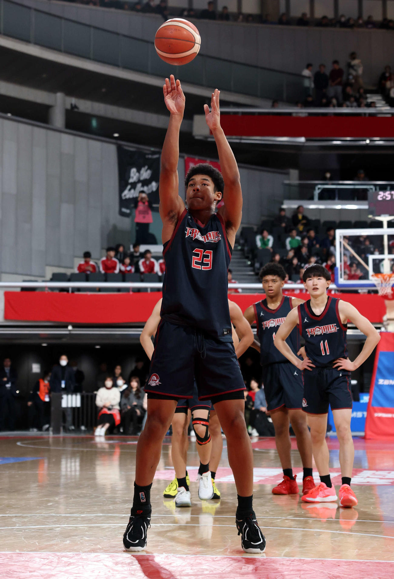 福岡大大濠対開志国際　第2Q、フリースローを決める福岡大大濠・白谷（撮影・浅見桂子）