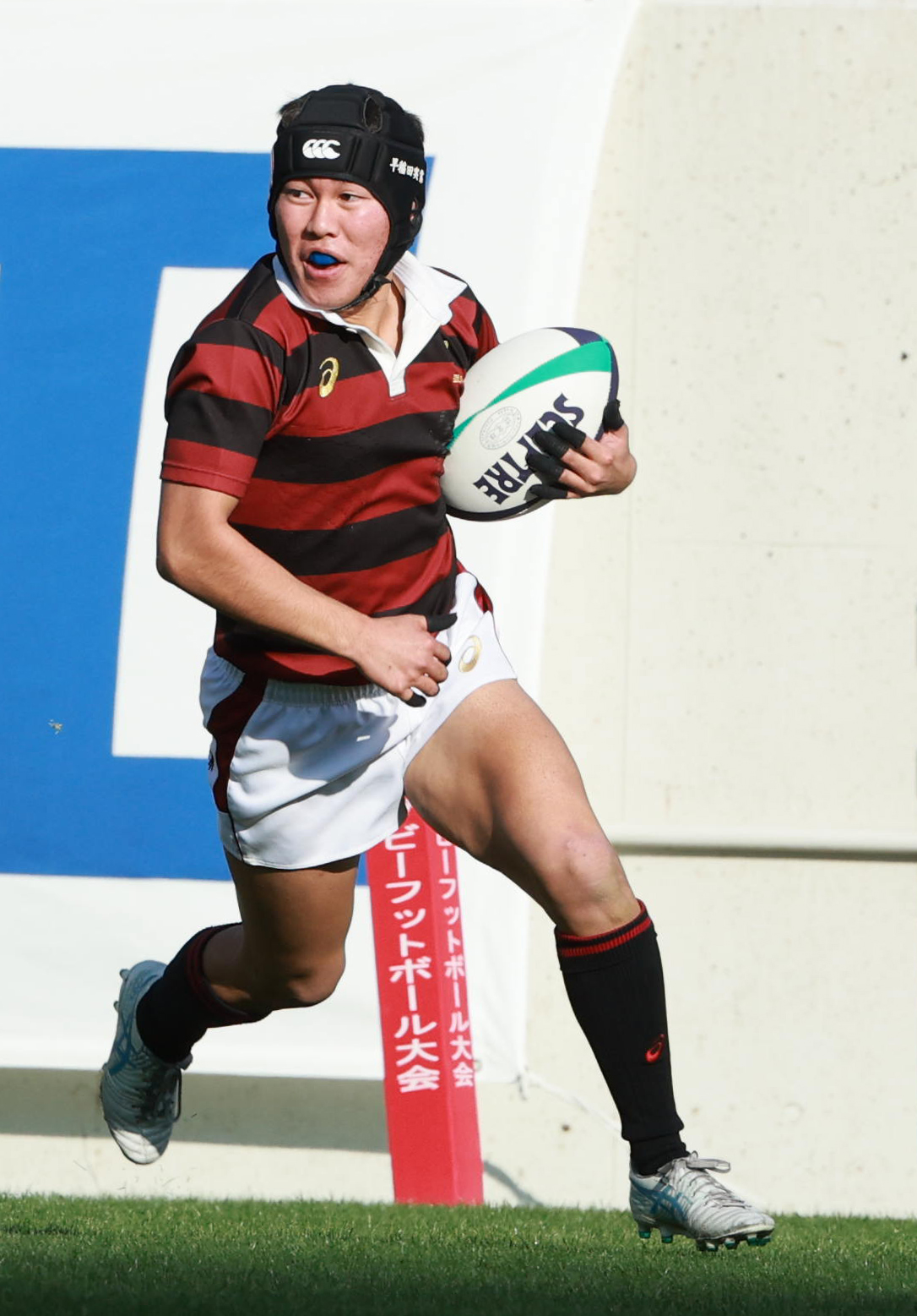 第105回全国高校ラグビー選手権大会　石見智翠館対早実　前半、トライを決める早実・梅沢（撮影・上田博志）