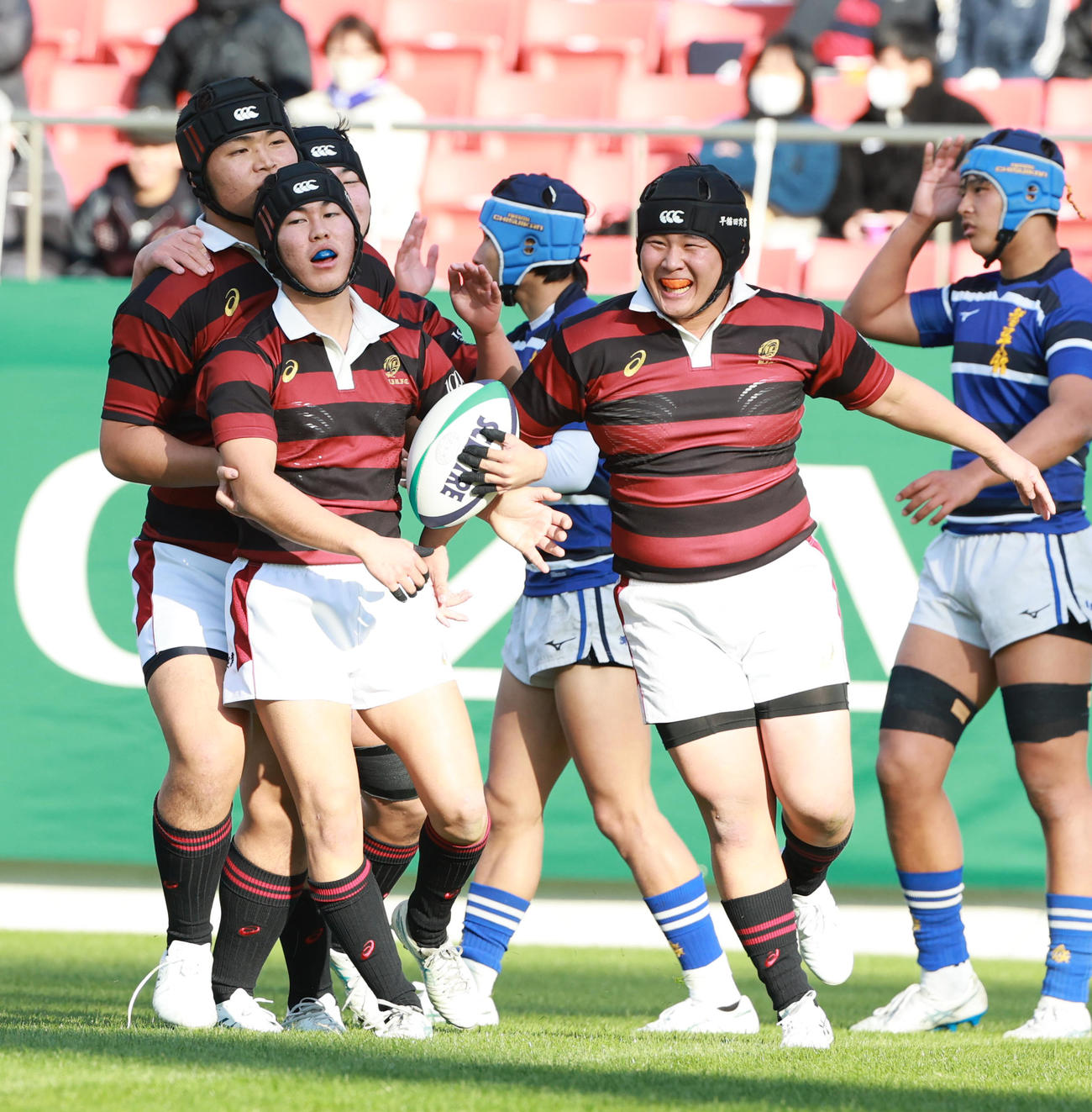 第105回全国高校ラグビー選手権大会　石見智翠館対早実　前半、トライを決める早実・梅沢（撮影・上田博志）