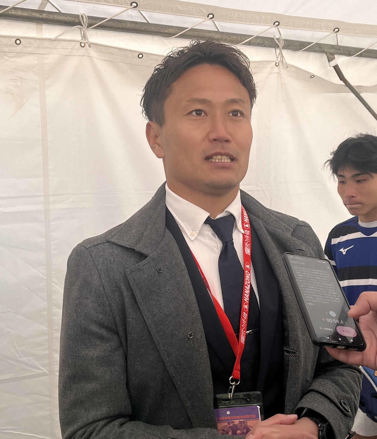 取材に応じる石見智翠館の出村知也監督（撮影・竹本穂乃加）＝2025年12月27日、大阪・花園ラグビー場