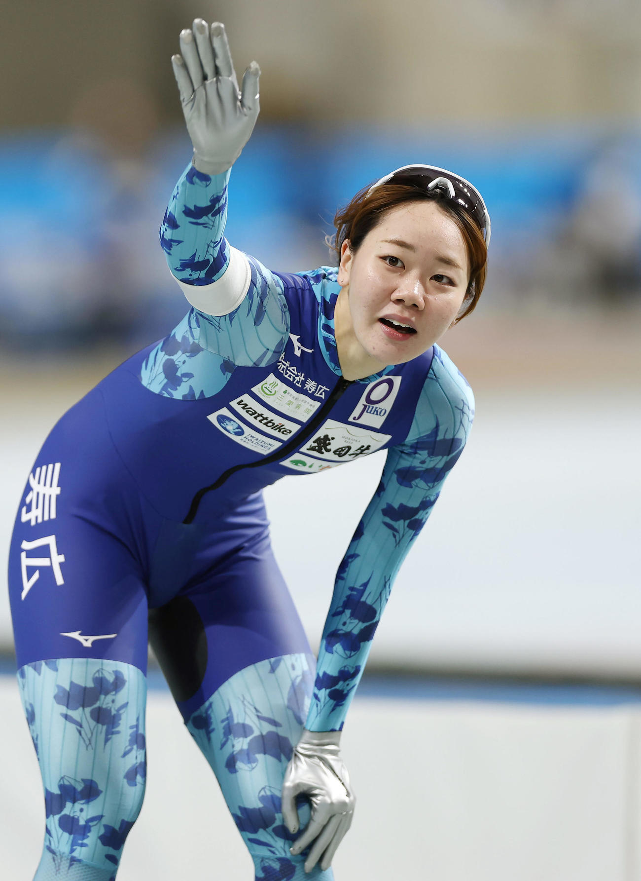 女子1000メートルの滑走後、手を振る吉田（撮影・前田充）
