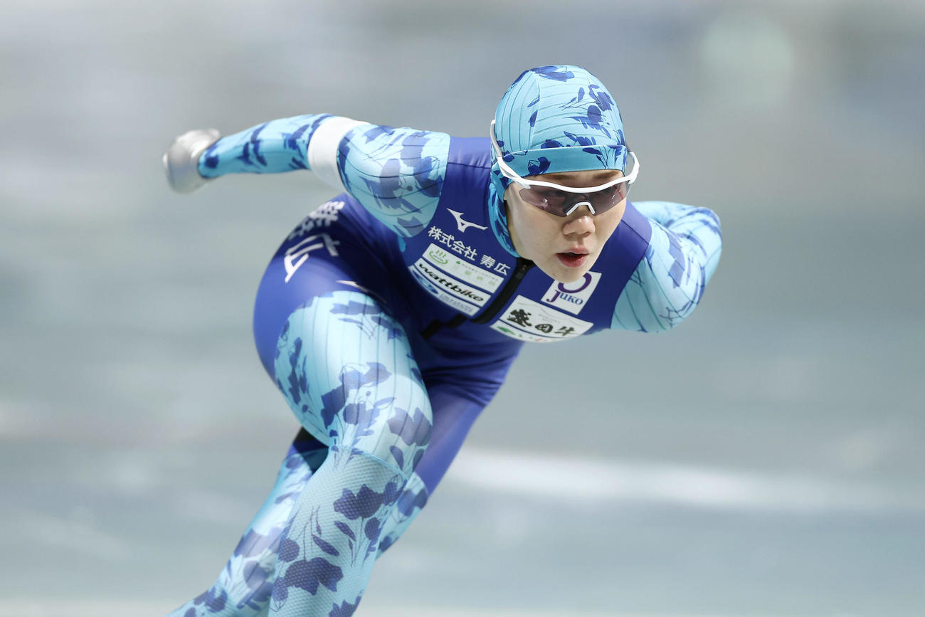 女子1000メートルで滑走する吉田（撮影・前田充）