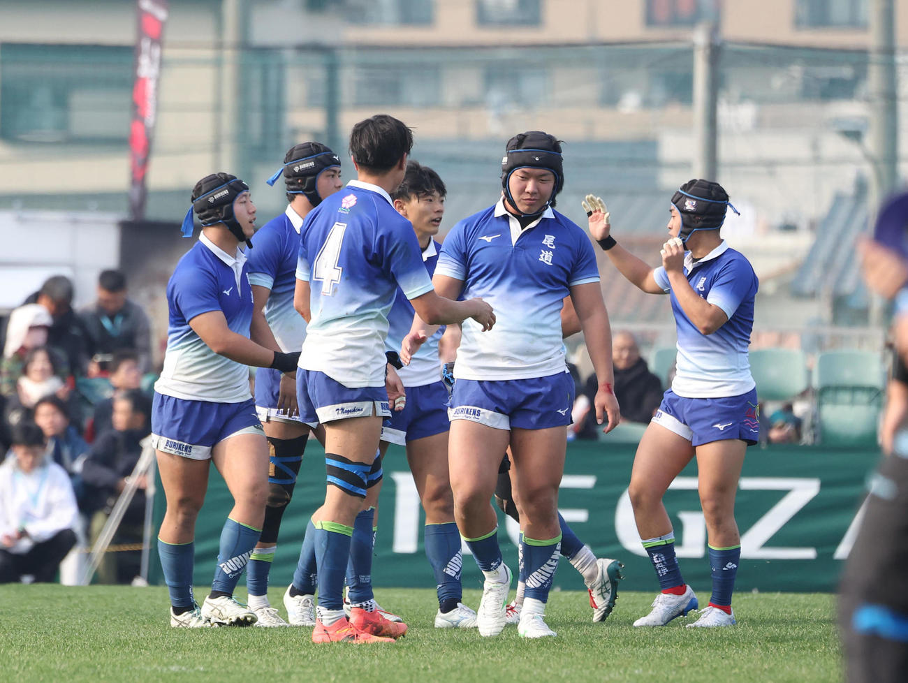 昌平対尾道　昌平に勝利して喜ぶ尾道フィフティーン（撮影・白石智彦）
