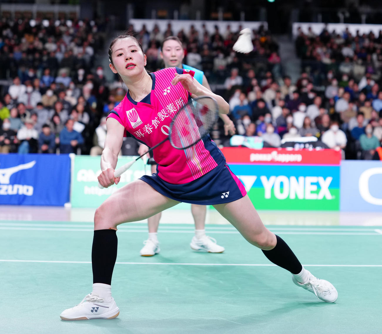 桜本、広田組対志田、五十嵐組　打ち返す志田（手前）、五十嵐組（撮影・鈴木みどり）