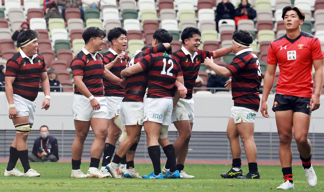 早大対帝京大　決勝進出を決め喜ぶ早大の選手たち（撮影・野上伸悟）