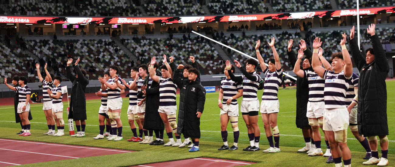 明大対京産大　決勝進出を決め喜ぶ明大の選手たち（撮影・野上伸悟）
