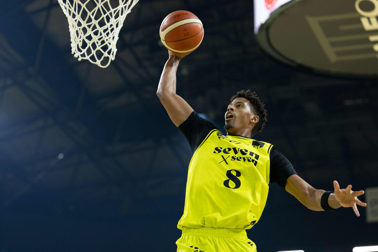 仙台対宇都宮　ダンクシュートを狙う仙台カルバー（C）B.LEAGUE