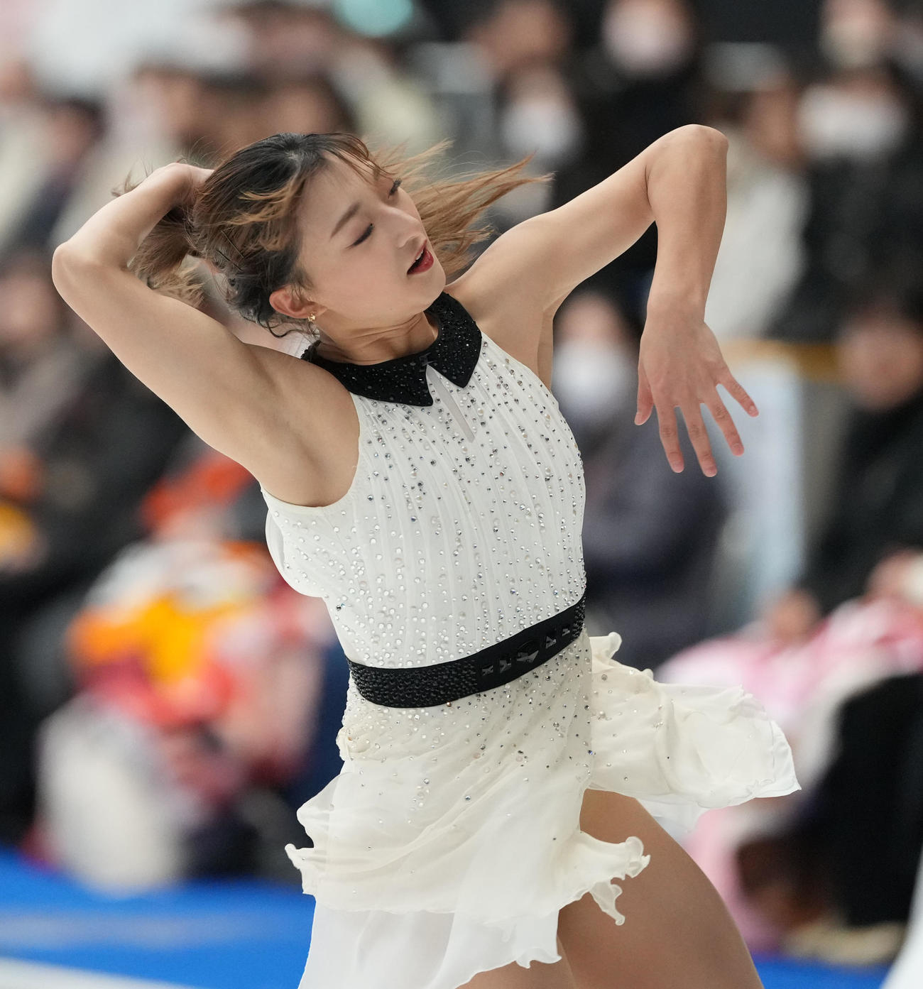 華麗な演技を披露する坂本（撮影・森本幸一）